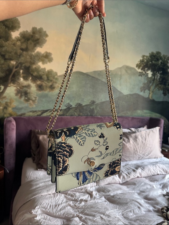 Tory Burch Handbags - Tory Burch Robinson Floral Chain Shoulder Bag in Light Blue